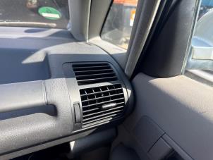 Begagnade Luftmunstycke, instrumentbräda Audi A2 (8Z0) 1.4 16V Pris € 21,00 Marginaltabell erbjuds av Boekholt autodemontage B.V