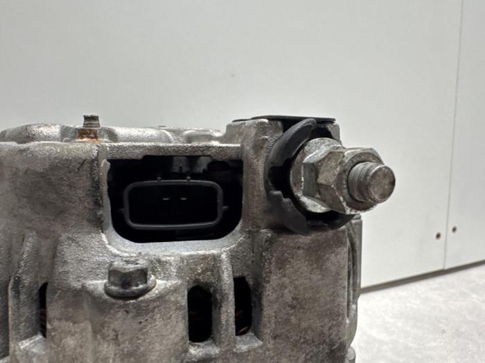 Dynamo van een Renault Espace (JK) 3.5 V6 24V Phase I 2006