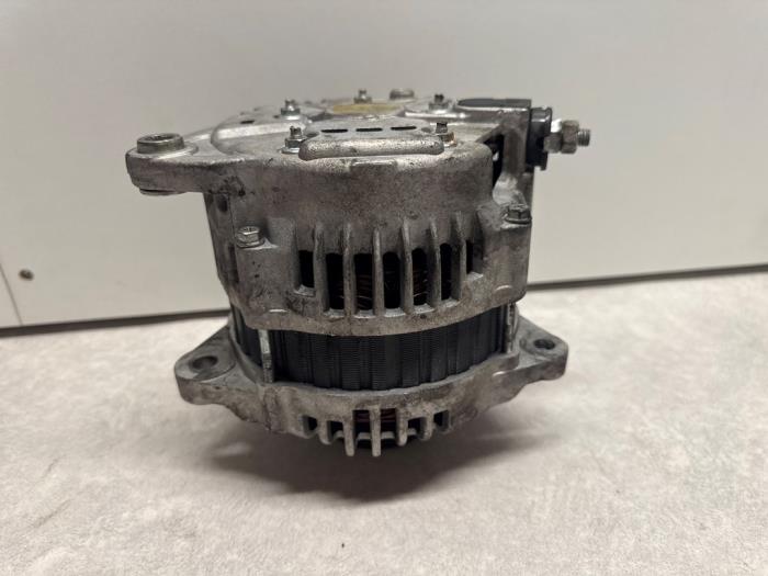 Dynamo van een Renault Espace (JK) 3.5 V6 24V Phase I 2006