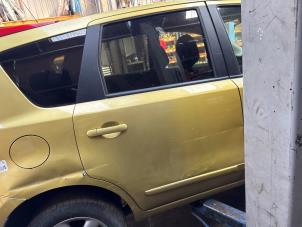 Gebruikte Driehoeks Ruit rechts-achter Nissan Note (E11) 1.6 16V Prijs € 70,00 Margeregeling aangeboden door Boekholt autodemontage B.V