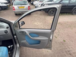 Begagnade Främre dörrtätning, 4-dörrars, höger Fiat Panda (169) 1.2 Fire Pris € 20,00 Marginaltabell erbjuds av Boekholt autodemontage B.V