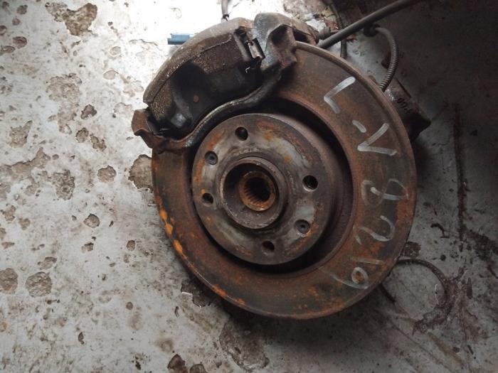 Front wheel hub from a Ford Fiesta 6 (JA8) 1.6 TDCi 16V 90 Van 2009