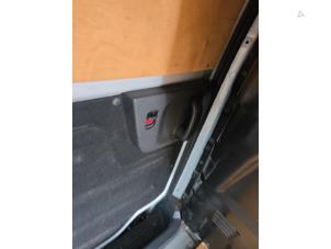 Gebruikte Schuifdeurgreep links Hyundai H-300 2.5 CRDi Prijs € 25,00 Margeregeling aangeboden door Boekholt autodemontage B.V