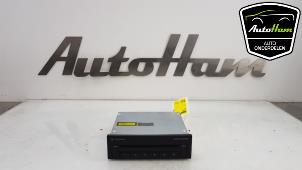 Begagnade Radio (diverse) Volkswagen Golf V (1K1) 2.0 TFSI GTI 16V Pris € 35,00 Marginaltabell erbjuds av AutoHam