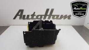 Begagnade Batterilåda Ford Fiesta 6 (JA8) 1.0 EcoBoost 12V 100 Pris € 15,00 Marginaltabell erbjuds av AutoHam