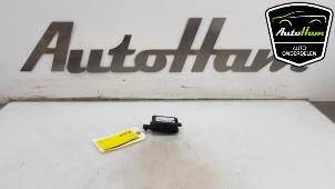 Begagnade Radiomodul Mini Mini (F55) 2.0 16V Cooper S Pris € 10,00 Marginaltabell erbjuds av AutoHam