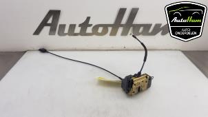 Begagnade Dörrlåsmekanism, 4-dörrars, vänster bak Renault Scénic II (JM) 2.0 16V Pris € 30,00 Marginaltabell erbjuds av AutoHam