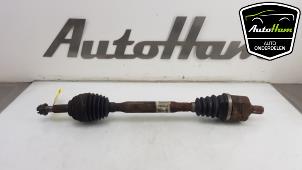 Używane Os napedowa lewy przód Renault Clio III (BR/CR) 1.6 16V Cena € 35,00 Procedura marży oferowane przez AutoHam