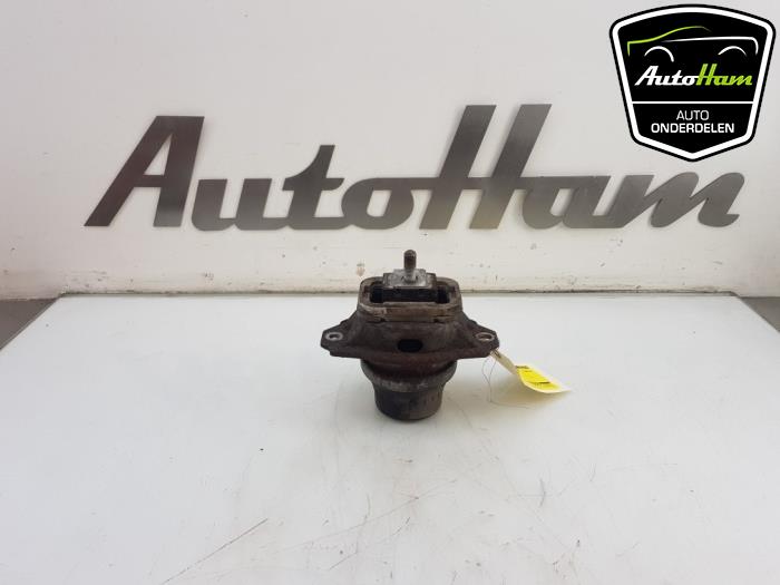 Motorfäste från en Land Rover Discovery IV (LAS) 3.0 SD V6 24V 2011