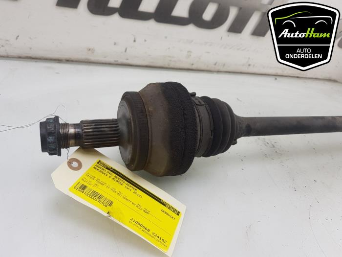 Drivaxel, höger bak från en Mercedes-Benz C Estate (S204) 2.2 C-200 CDI 16V BlueEFFICIENCY 2012