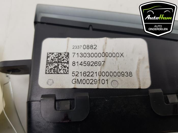 Head-up-display (HUD) från en Opel Astra K Sports Tourer 1.0 Turbo 12V 2017