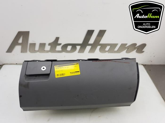 Handskfack från en Mercedes-Benz Sprinter 3,5t (906.63) 319 CDI,BlueTEC V6 24V 2017