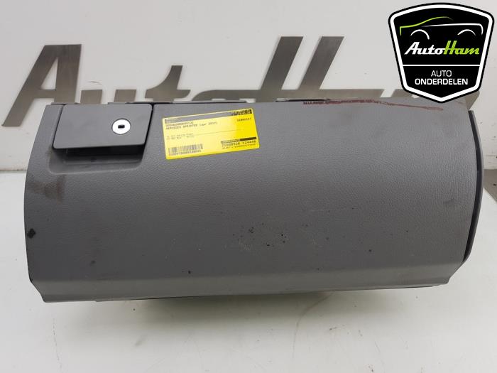 Handskfack från en Mercedes-Benz Sprinter 3,5t (906.63) 319 CDI,BlueTEC V6 24V 2017