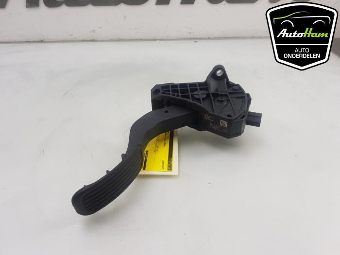 Gaspedaal van een Toyota Corolla Touring Sport (E21/EH1) 1.8 16V Hybrid 2021