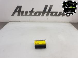 Używane Element klimatyzacji (róz.) Opel Corsa F (UB/UH/UP) 1.2 12V 100 Cena € 20,00 Procedura marży oferowane przez AutoHam