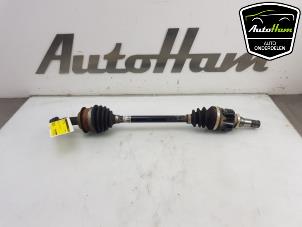 Begagnade Drivaxel, vänster fram Toyota Yaris III (P13) 1.5 16V Dual VVT-iE Pris € 85,00 Marginaltabell erbjuds av AutoHam