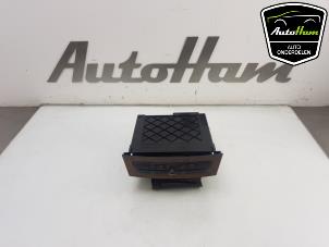 Gebruikte Paniekverlichtings Schakelaar Mercedes E Combi (S211) 2.7 E-270 CDI 20V Prijs € 75,00 Margeregeling aangeboden door AutoHam