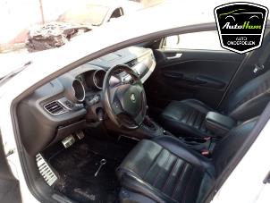 Begagnade Airbagset + modul Alfa Romeo Giulietta (940) 1.4 TB 16V MultiAir Pris € 450,00 Marginaltabell erbjuds av AutoHam