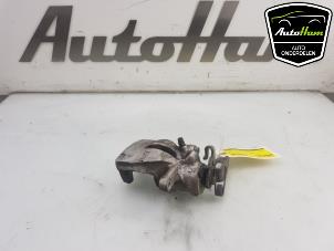 Gebruikte Remklauw (Tang) links-achter Opel Combo Cargo 1.6 CDTI 75 Prijs € 35,00 Margeregeling aangeboden door AutoHam