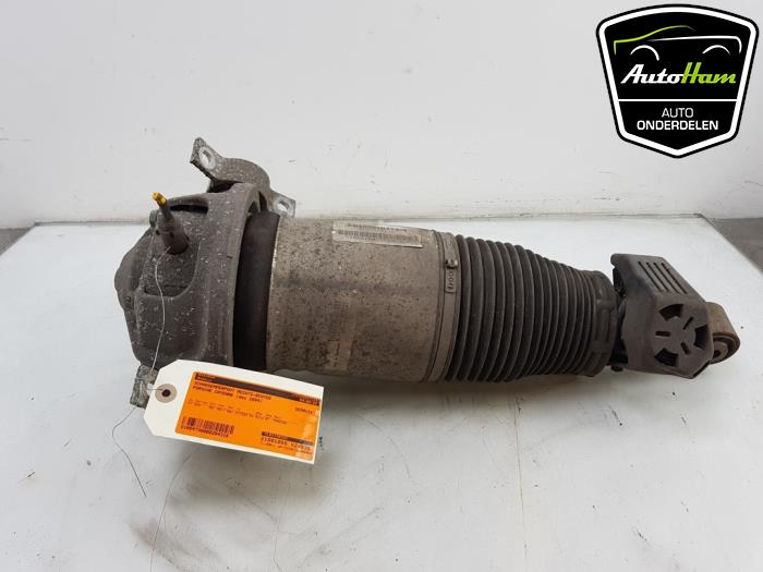 Schokdemper rechts-achter van een Porsche Cayenne (9PA) 4.5 V8 32V Turbo 2004