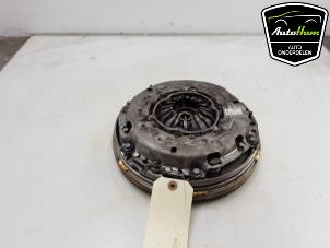 Begagnade Tvåmassesvänghjul Opel Corsa E 1.0 SIDI Turbo 12V Pris € 125,00 Marginaltabell erbjuds av AutoHam