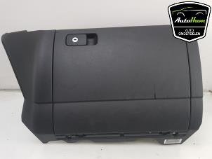 Begagnade Handskfack Volkswagen Golf VII (AUA) 1.2 TSI 16V Pris € 35,00 Marginaltabell erbjuds av AutoHam