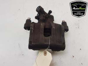 Begagnade Bakre bromsok, vänster Ford Focus 3 Wagon 1.0 Ti-VCT EcoBoost 12V 125 Pris € 25,00 Marginaltabell erbjuds av AutoHam