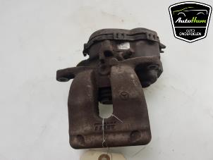 Używane Zacisk hamulcowy prawy tyl Mercedes B (W246) 1.6 B-180 BlueEFFICIENCY Turbo 16V Cena € 50,00 Procedura marży oferowane przez AutoHam