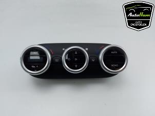 Używane Panel sterowania nagrzewnicy Alfa Romeo Giulietta (940) 1.4 TB 16V MultiAir Cena € 125,00 Procedura marży oferowane przez AutoHam