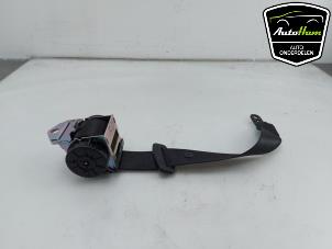 Begagnade Bakre säkerhetsbälte, höger BMW 1 serie (E82) 118d 16V Pris € 25,00 Marginaltabell erbjuds av AutoHam