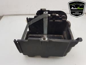 Begagnade Batterilåda Ford B-Max (JK8) 1.0 EcoBoost 12V 100 Pris € 15,00 Marginaltabell erbjuds av AutoHam