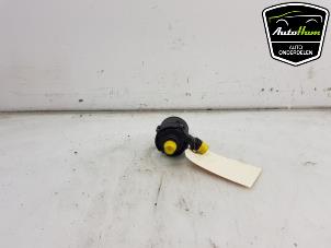 Begagnade Extra vattenpump BMW X2 (F39) sDrive 20i 2.0 16V Twin Power Turbo Pris € 20,00 Marginaltabell erbjuds av AutoHam