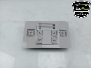 Gebruikte Binnenverlichting voor Volkswagen Golf VII (AUA) 1.6 TDI BlueMotion 16V Prijs € 25,00 Margeregeling aangeboden door AutoHam