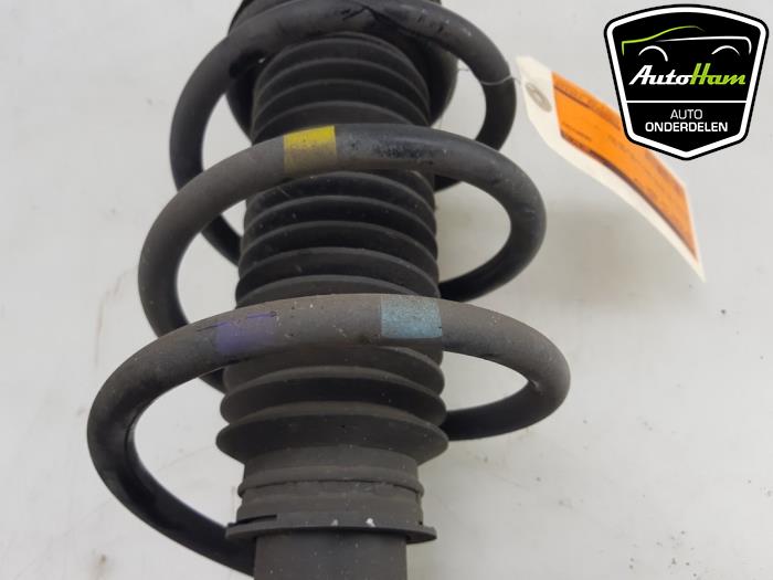 Stötdämpare, vänster fram från en Kia Stonic (YB) 1.0i T-GDi 12V 2020