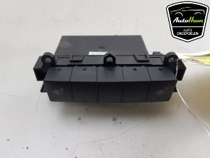 Begagnade Sätesvärmebrytare Mercedes A (W169) 1.7 A-170 5-Drs. Pris € 20,00 Marginaltabell erbjuds av AutoHam