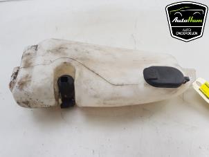 Begagnade Spolartank, vindruta Dacia Duster (HS) 1.2 TCE 16V Pris € 20,00 Marginaltabell erbjuds av AutoHam