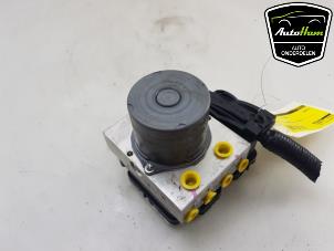 Begagnade ABS-pump Toyota Yaris IV (P21/PA1/PH1) 1.5 12V Hybrid 115 Pris på förfrågan erbjuds av AutoHam