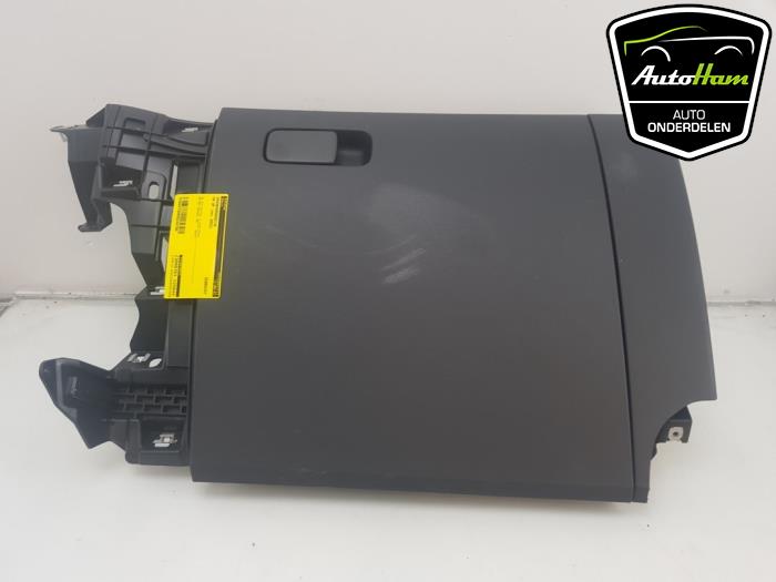 Handskfack från en Volkswagen Up! (121) 1.0 MPI 12V 2023