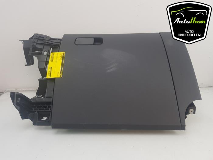 Handskfack från en Volkswagen Up! (121) 1.0 MPI 12V 2023