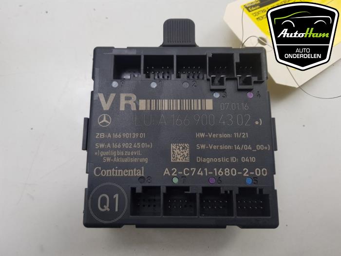 Centrallåsmodul från en Mercedes-Benz GLA (156.9) 1.6 180 16V 2016