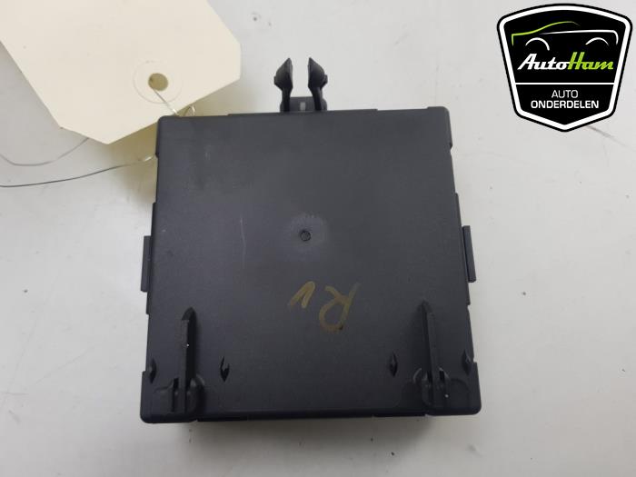 Centrallåsmodul från en Mercedes-Benz GLA (156.9) 1.6 180 16V 2016