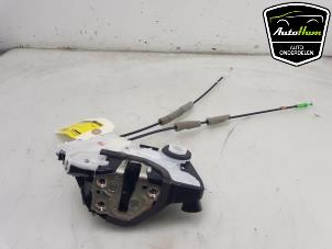 Używane Mechanizm blokady drzwi prawych przednich wersja 4-drzwiowa Toyota Aygo X 1.0 12V VVT-i Cena € 40,00 Procedura marży oferowane przez AutoHam