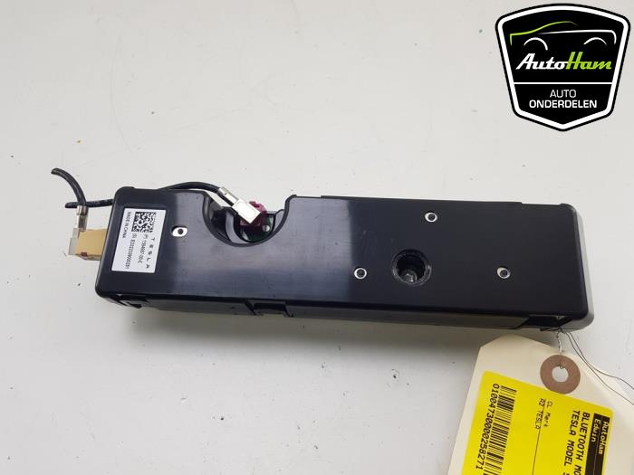 Bluetooth-modul från en Tesla Model S Plaid 2023