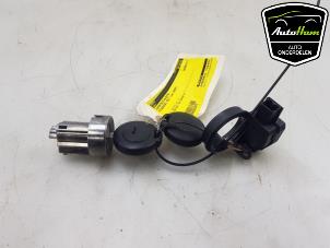 Używane Stacyjka + Kluczyk Mitsubishi Colt (Z2/Z3) 1.1 12V Cena € 50,00 Procedura marży oferowane przez AutoHam