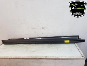 Begagnade Sidokjol, höger Ford Focus 3 Wagon 1.5 EcoBoost 16V 150 Pris € 50,00 Marginaltabell erbjuds av AutoHam