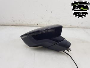 Begagnade Skärmspegel, höger Seat Arona (KJX) 1.0 TSI 12V Pris € 100,00 Marginaltabell erbjuds av AutoHam