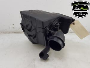 Gebruikte Luchtfilterhuis Ford C-Max (DXA) 1.5 Ti-VCT EcoBoost 150 16V Prijs € 20,00 Margeregeling aangeboden door AutoHam