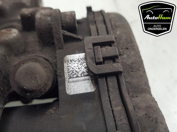 Zacisk hamulcowy prawy tyl z Mercedes-Benz CLA (117.3) 1.6 CLA-180 16V 2016