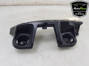Begagnade Stötfångarfäste, vänster bak Mercedes CLA (117.3) 1.6 CLA-180 16V Pris € 20,00 Marginaltabell erbjuds av AutoHam