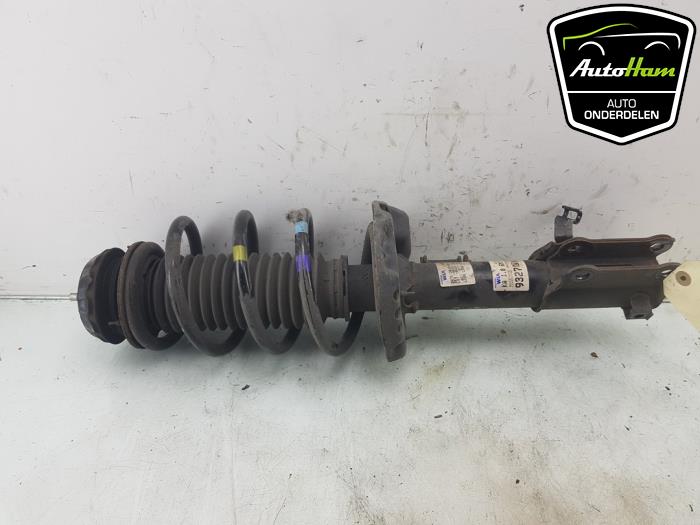 Stötdämpare, vänster fram från en Kia Stonic (YB) 1.0i T-GDi 12V 2019